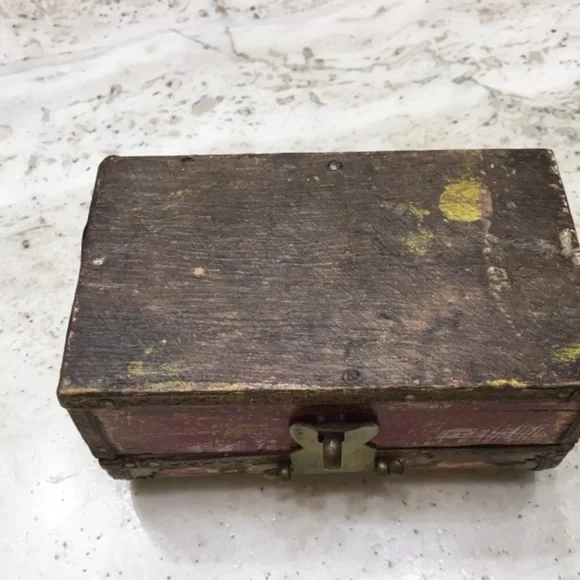 Vintage Miniature Wooden & Brass Treasure Trunk - Picture 6 of 8